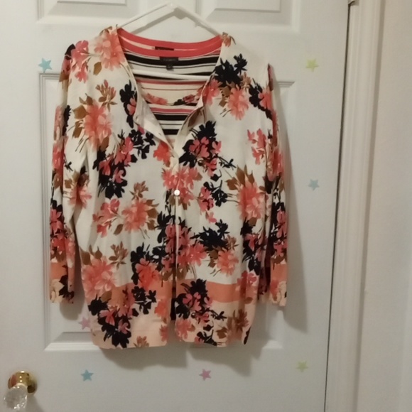 Two piece, shell and cardigan set - Picture 2 of 3